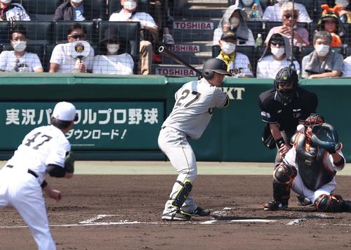 阪神対巨人　2回裏阪神1死二、三塁、伊藤将は四球を選ぶ（撮影・上田博志）