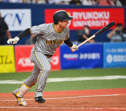 オリックス対阪神　5回表阪神1死、左前打を放つ山本（撮影・和賀正仁）