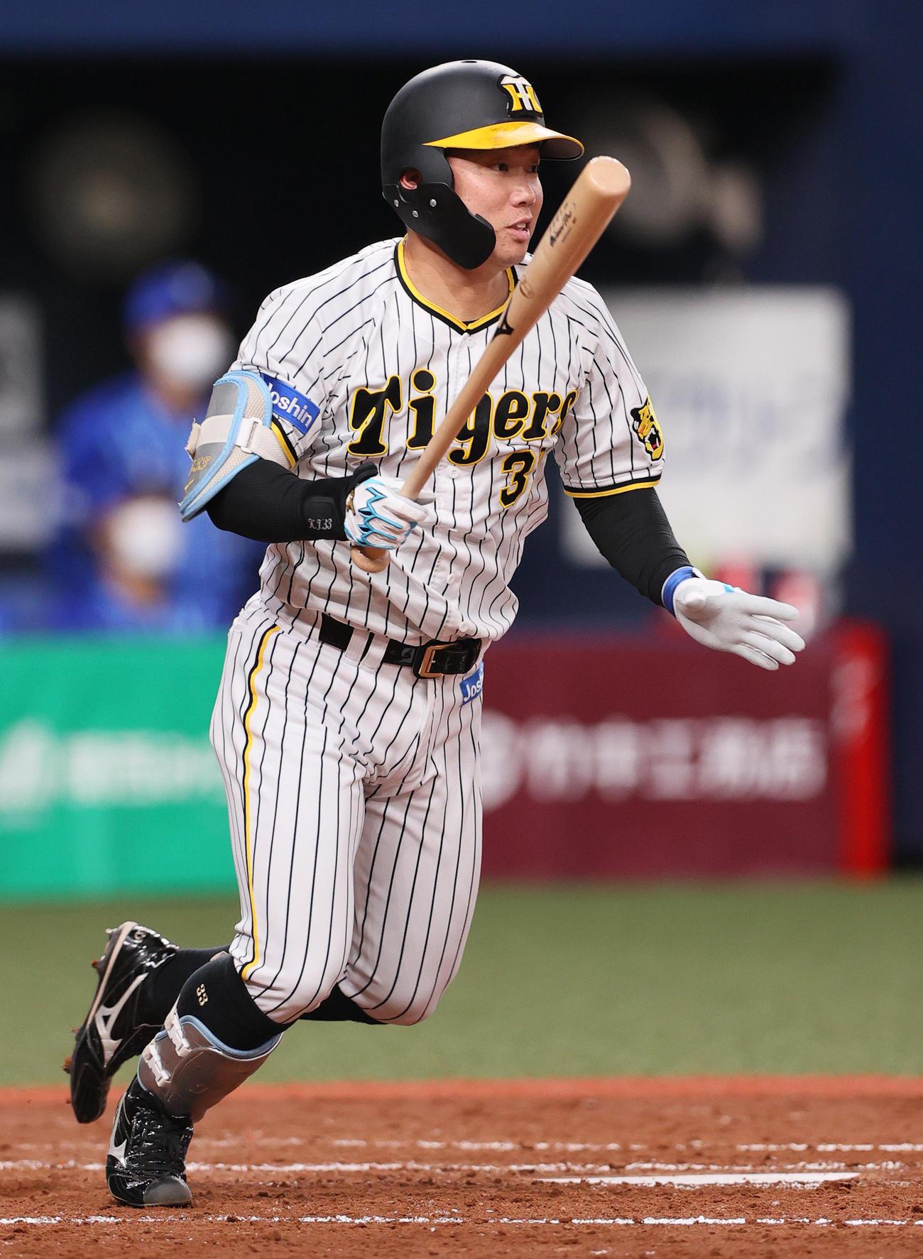 阪神対DeNA 3回裏阪神2死三塁、糸原は右前適時打を放つ（撮影・上山淳一）