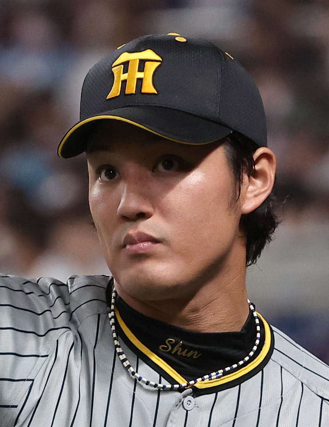 中日対阪神　藤浪のアンダーシャツにはShinの文字（撮影・上田博志）
