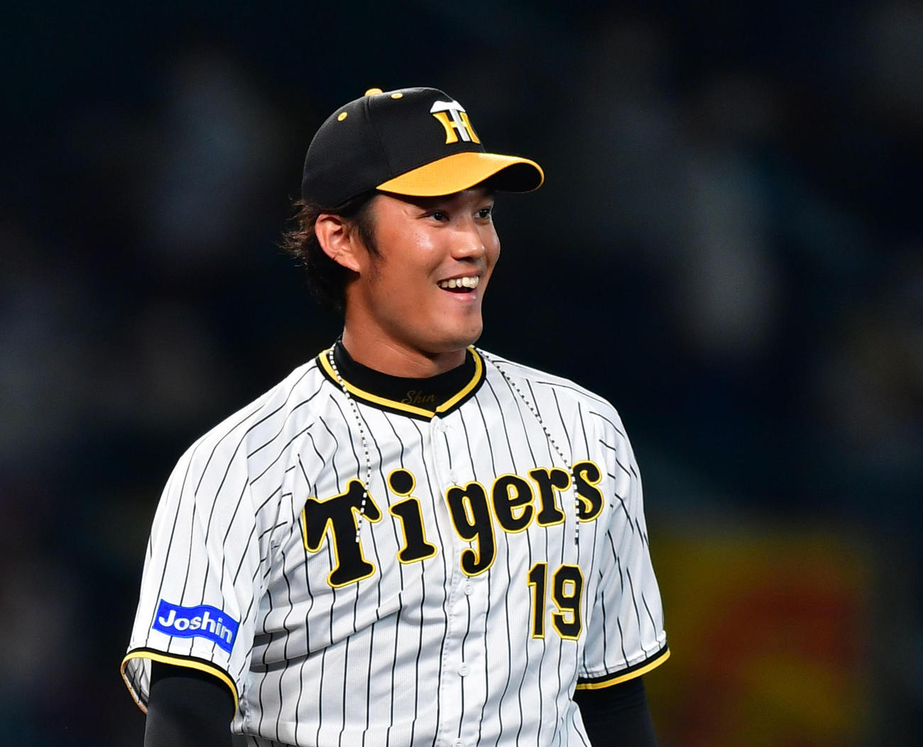 マウンドで笑みを浮かべる藤浪晋太郎