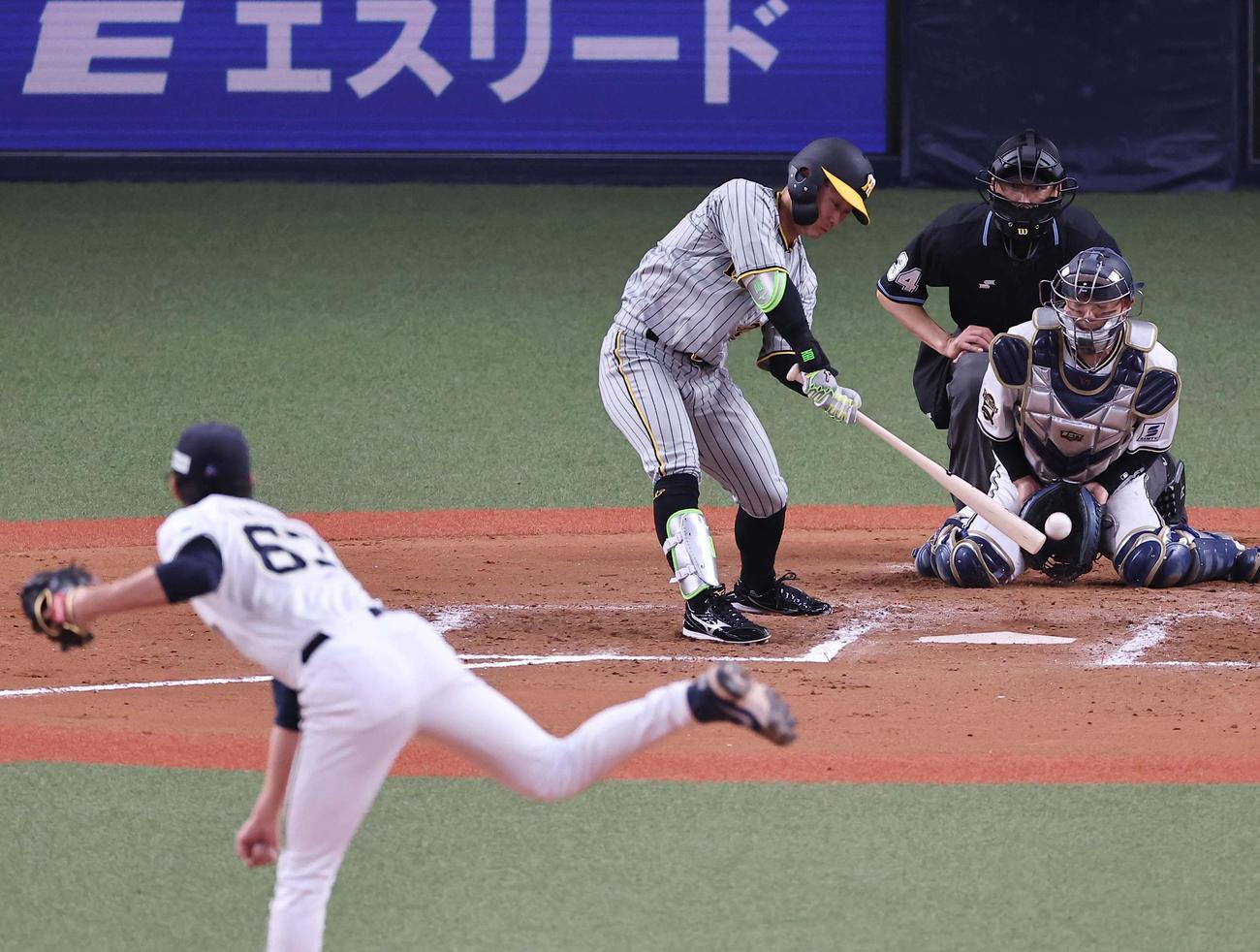 オリックス対阪神　7回表阪神1死一、二塁、糸原は三振に倒れる（撮影・上田博志）