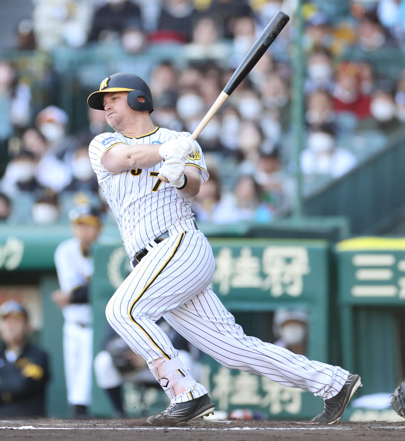 阪神対ヤクルト　8回裏阪神2死、ノイジーは三塁強襲安打を放つ（撮影・清水貴仁）