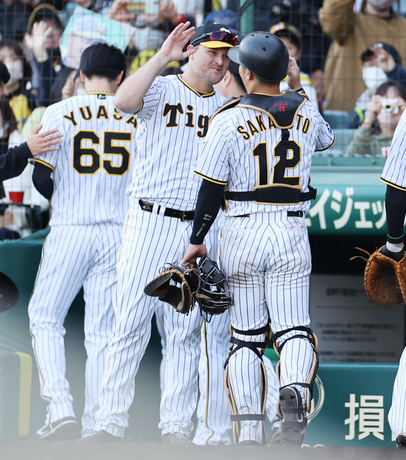 阪神対ヤクルト　勝利に笑顔をみせる阪神ノイジー（撮影・清水貴仁）