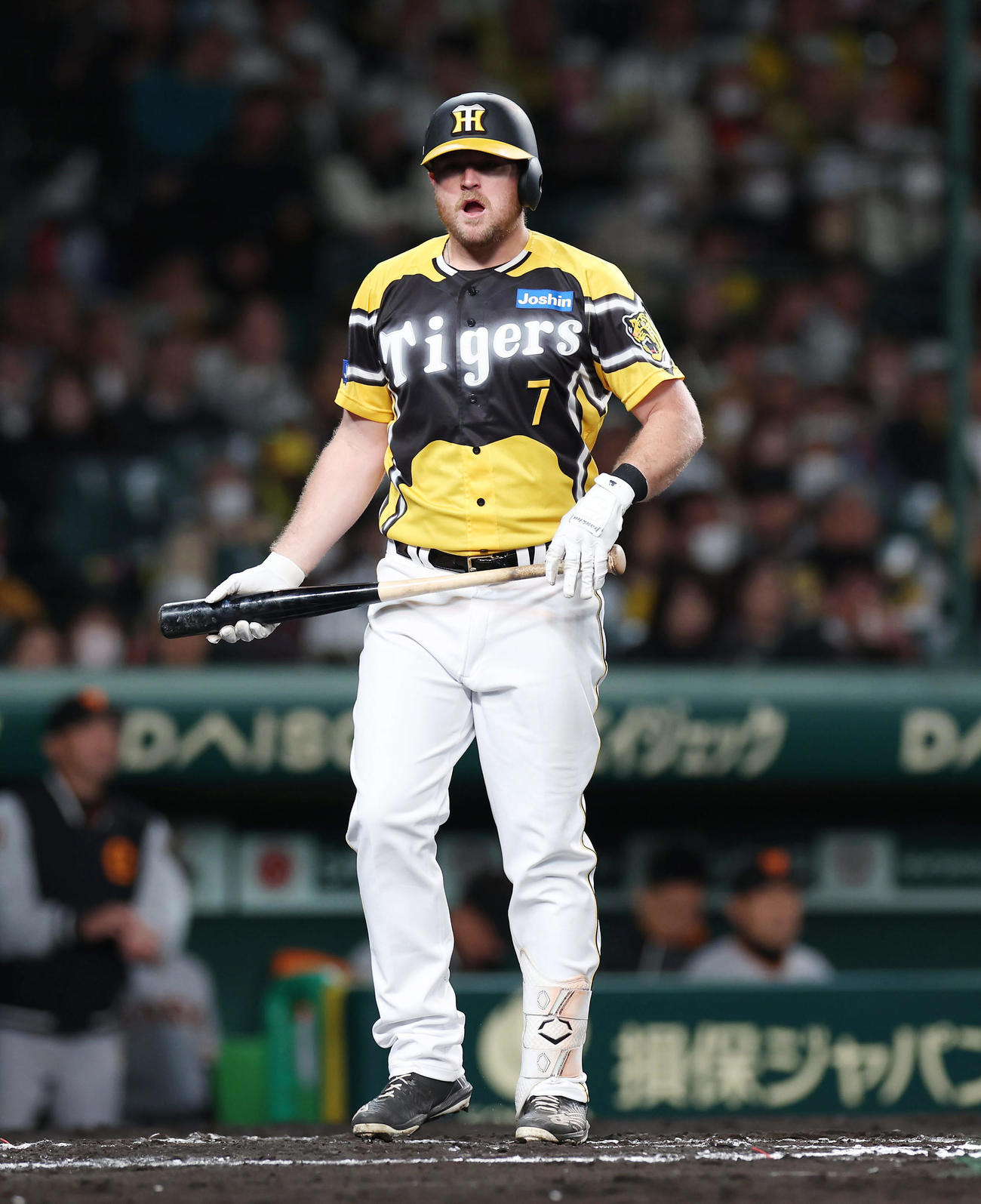 阪神対巨人　6回裏阪神1死、空振り三振に倒れるノイジー（撮影・前田充）