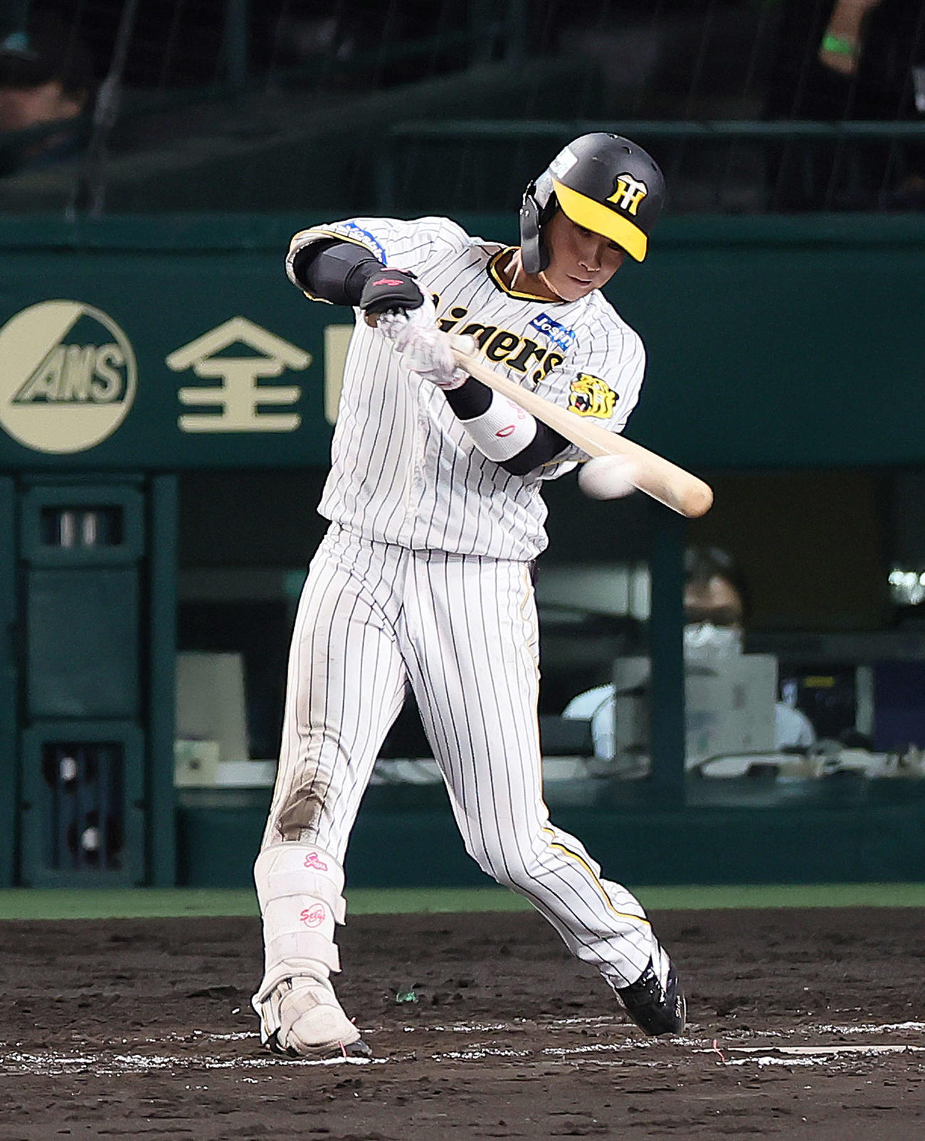 阪神対広島　9回裏阪神2死満塁、木浪は右前にサヨナラ打を放つ（撮影・足立雅史）