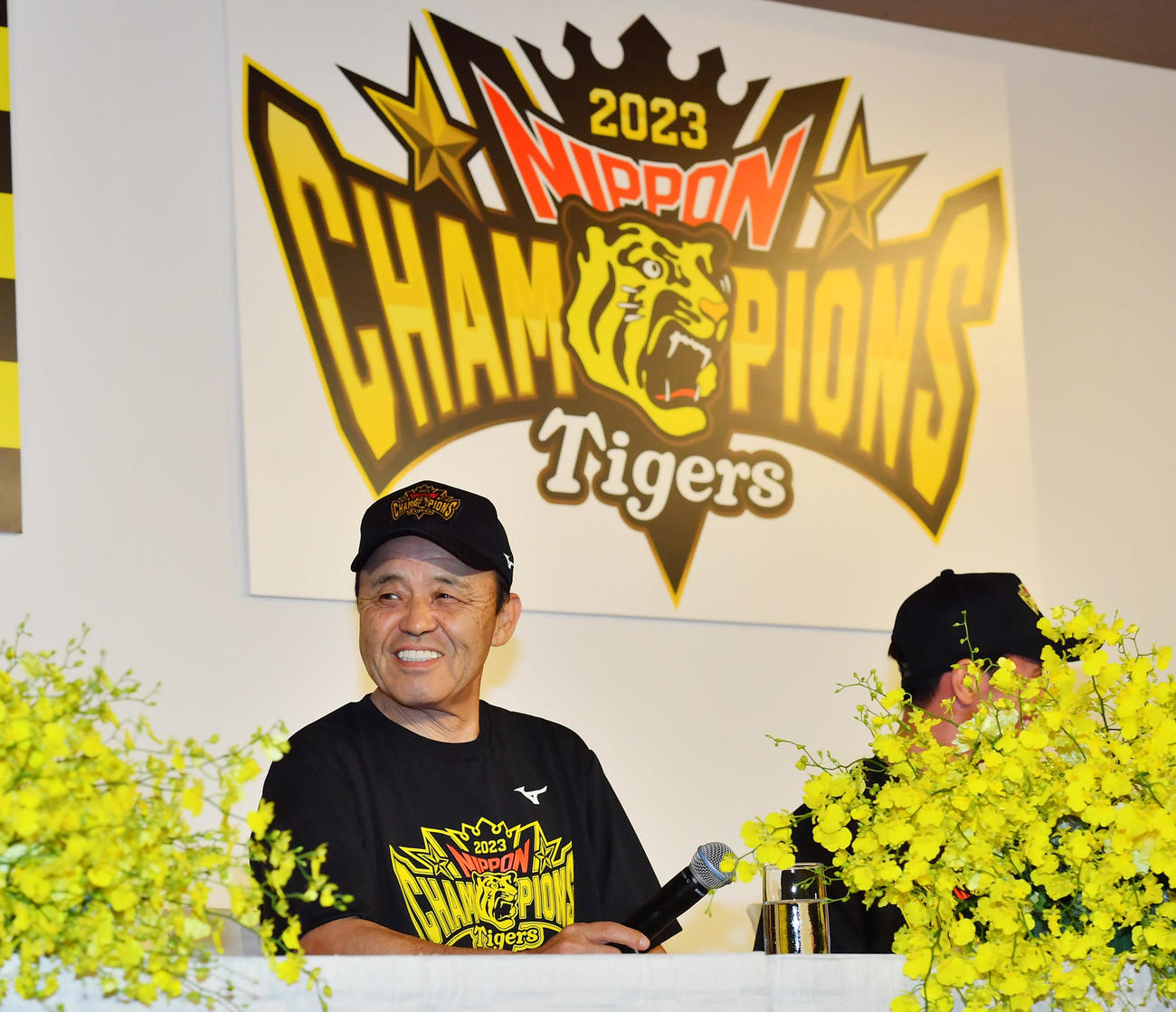 祝勝会を前に会見を行う阪神岡田監督（撮影・清水貴仁）