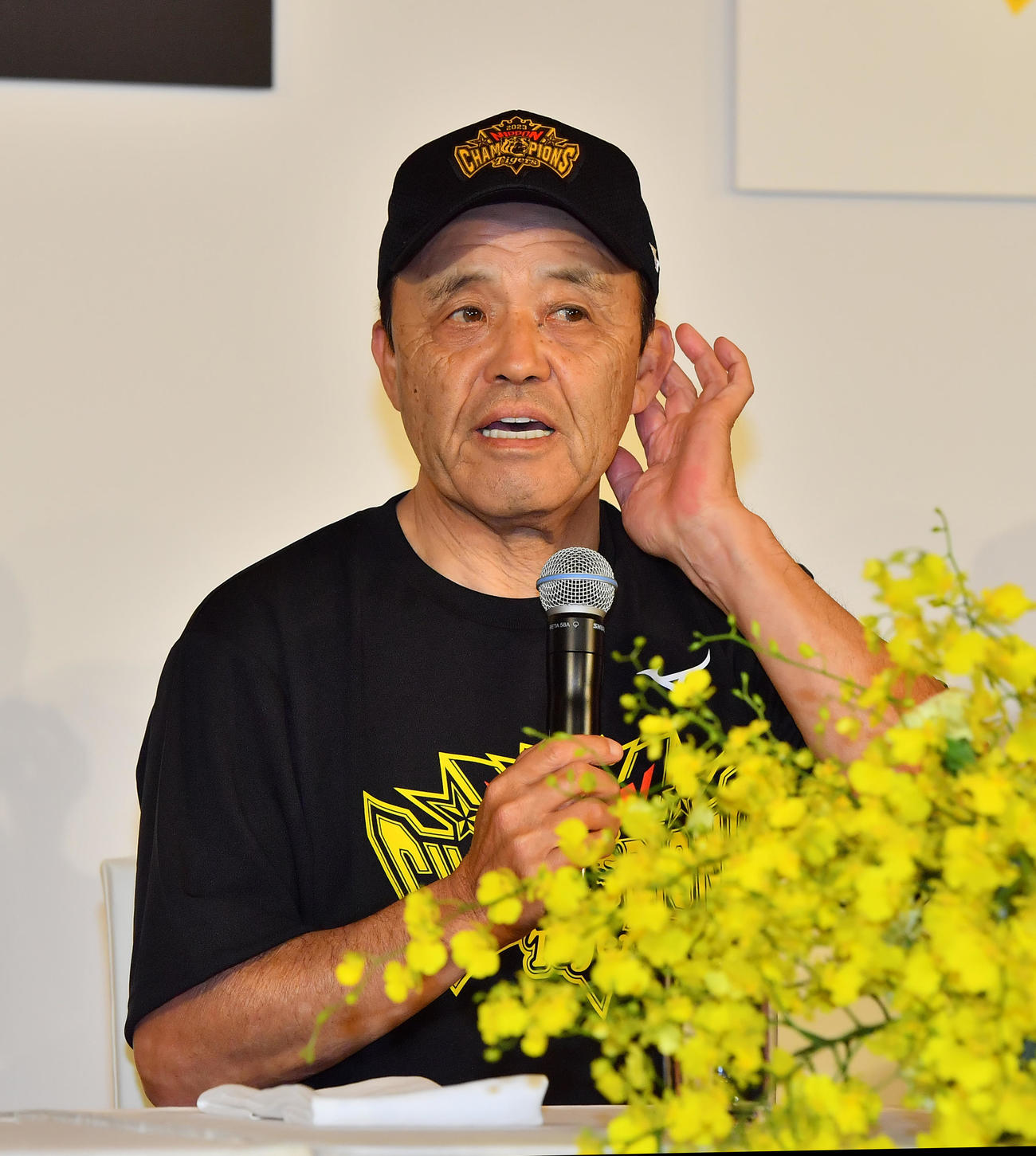 祝勝会を前に会見を行う阪神岡田監督（撮影・清水貴仁）