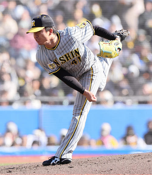 ロッテ対阪神　6回から登板した阪神村上（撮影・足立雅史）