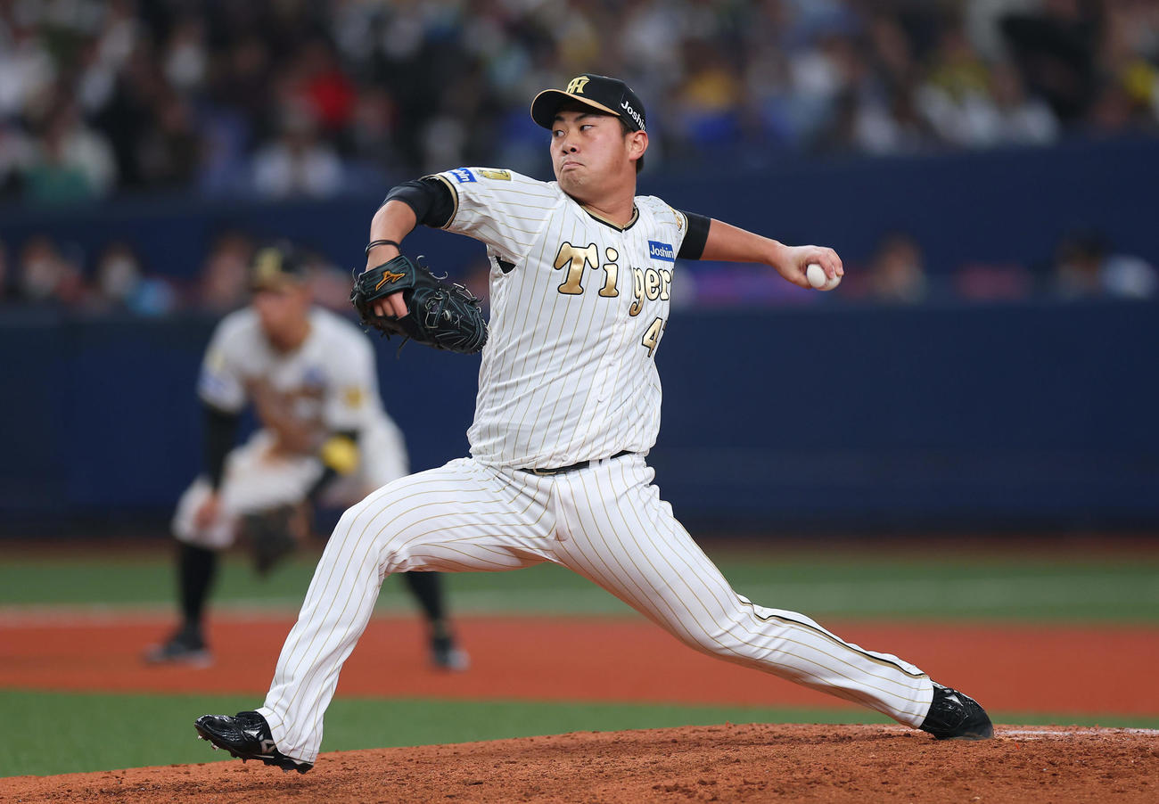 阪神対DeNA　力投する阪神2番手の桐敷（撮影・前田充）
