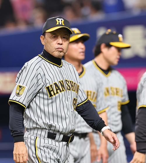 中日対阪神　阪神監督で球団歴代2位タイとなる484勝目を上げた岡田監督（撮影・上田博志）