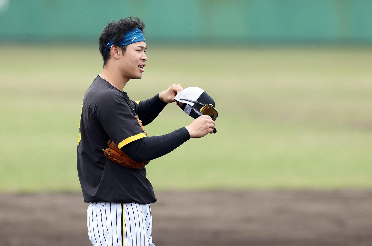 2軍に降格した阪神佐藤輝（撮影・前田充）
