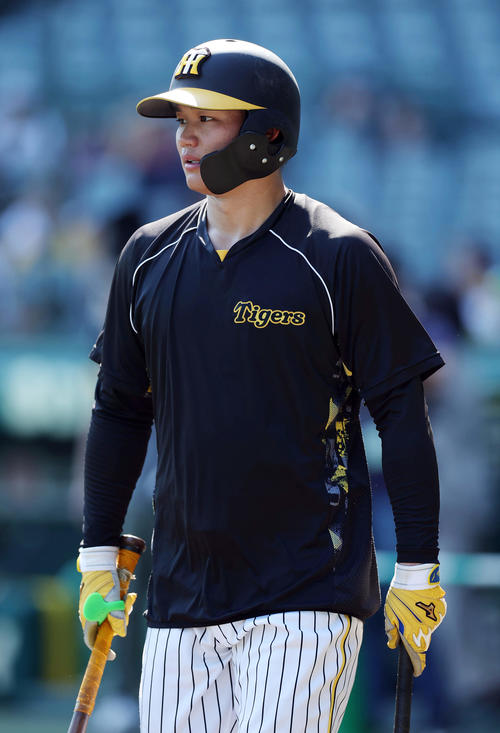阪神対DeNA　試合前練習に臨む阪神森下（撮影・前田充）