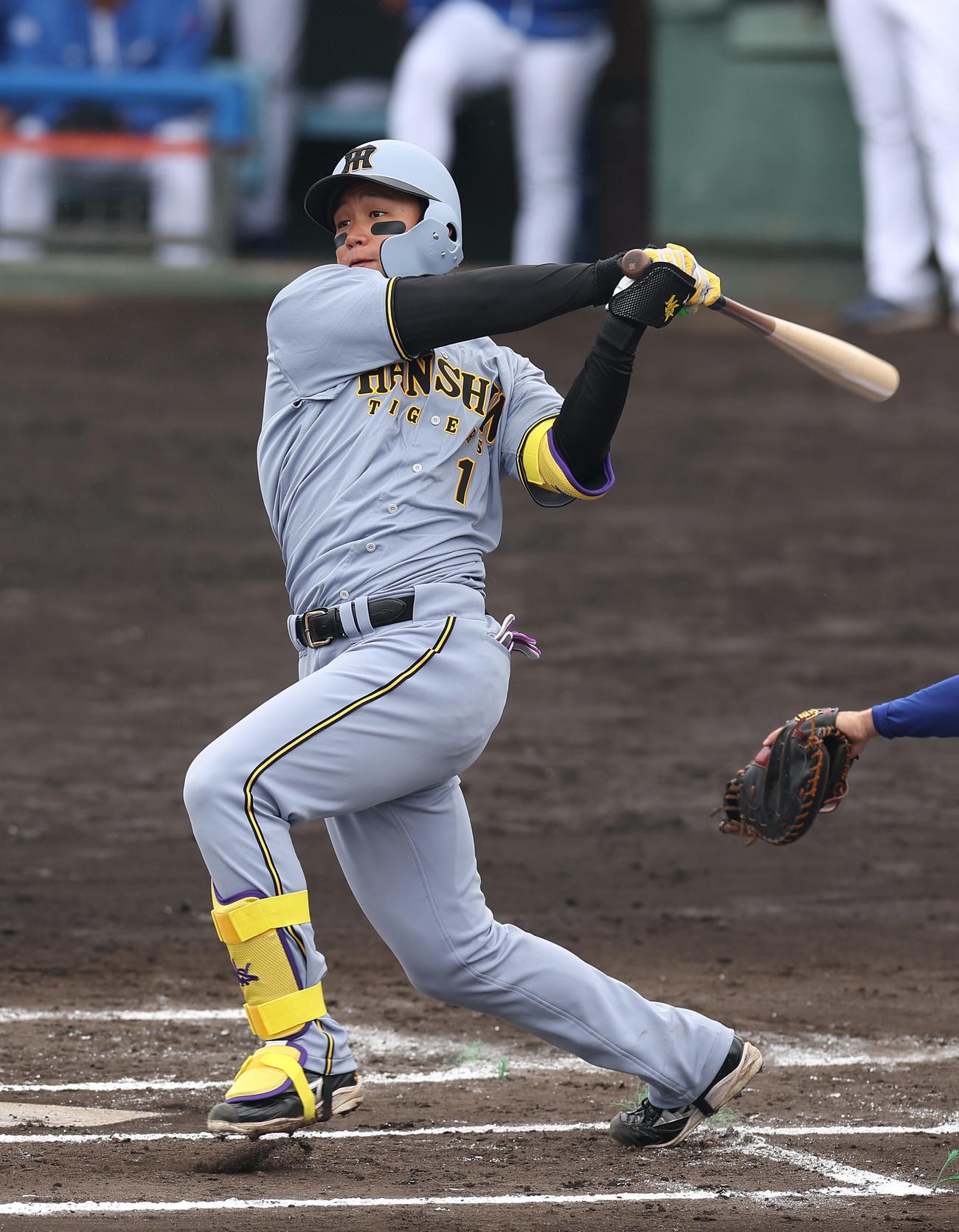 中日対阪神　1回表阪神1死一、三塁、左越え3点本塁打を放つ森下（撮影・前田充）