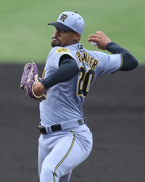 中日対阪神　5回、3番手で登板した阪神デュプランティエ（撮影・藤尾明華）