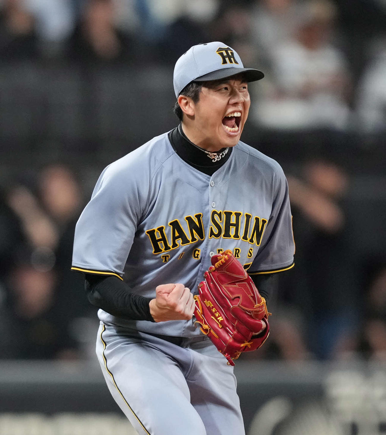 日本ハム対阪神　8回裏日本ハム2死二塁、清宮幸を三振に打ち取り雄たけびを上げる才木（撮影・井上学）
