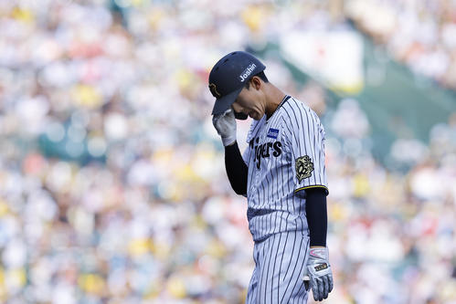 阪神対ソフトバンク　7回裏阪神無死一、三塁、左飛に倒れた小幡（撮影・藤尾明華）