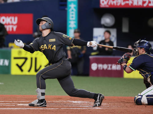 阪神対ヤクルト　10回裏阪神1死、坂本は4つ目の空振り三振に倒れる（撮影・宮崎幸一)