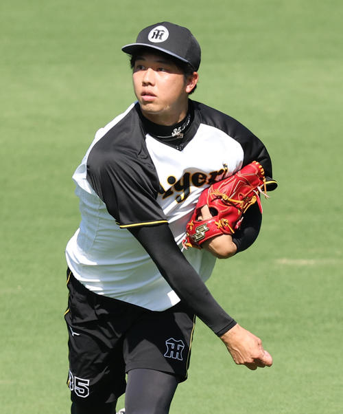阪神対広島　キャッチボールをする才木（撮影・上田博志）