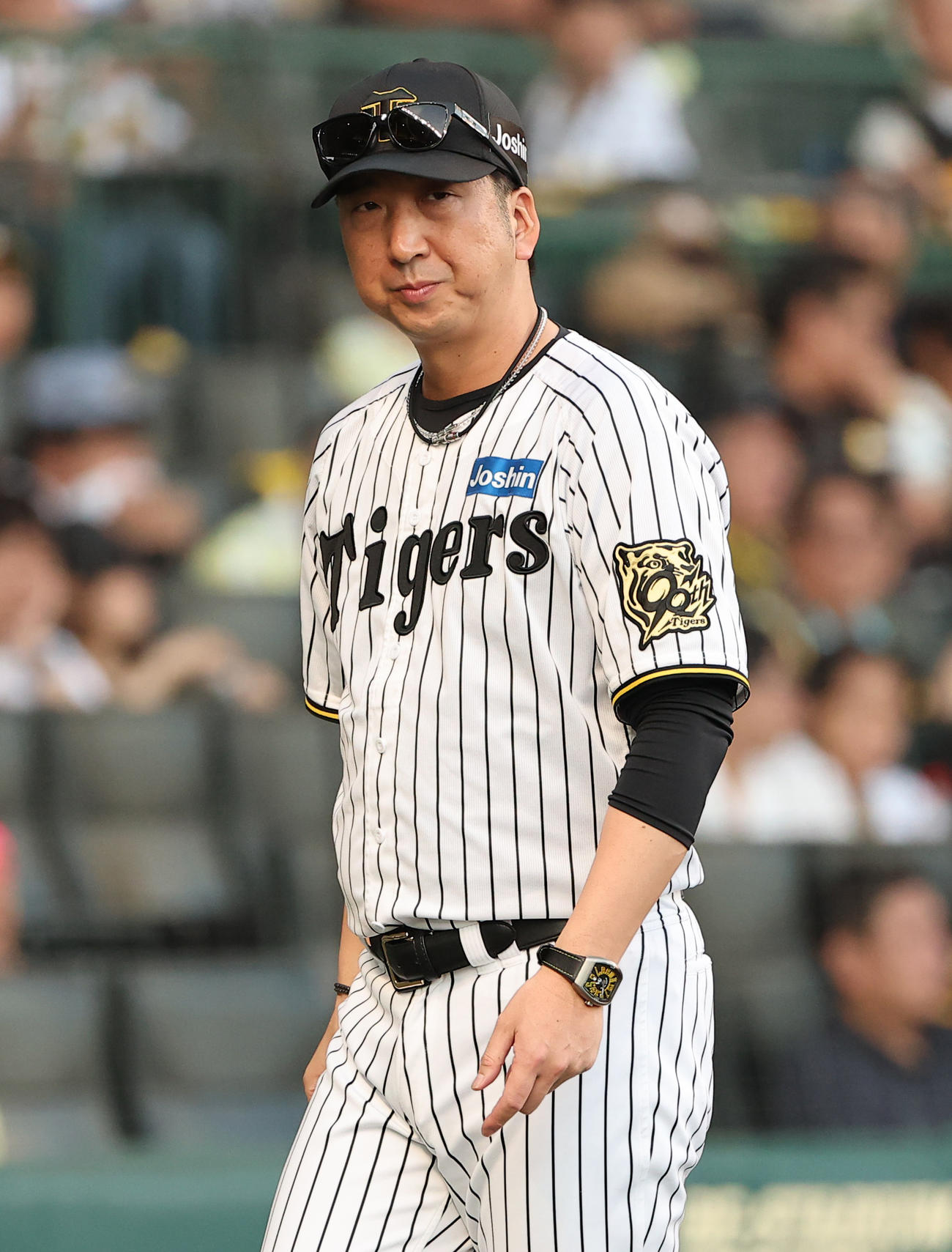 阪神対中日　選手交代を告げベンチに引き揚げる藤川監督（撮影・上田博志）
