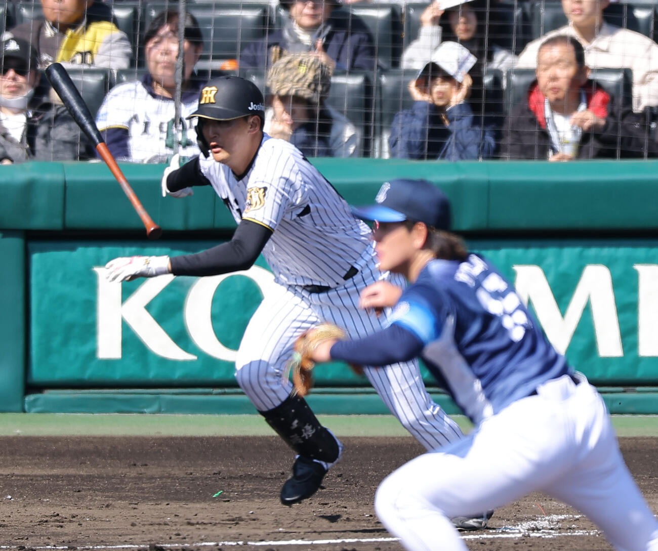 阪神対西武　2回裏阪神2死、元山は二塁打を放つ（撮影・上田博志）
