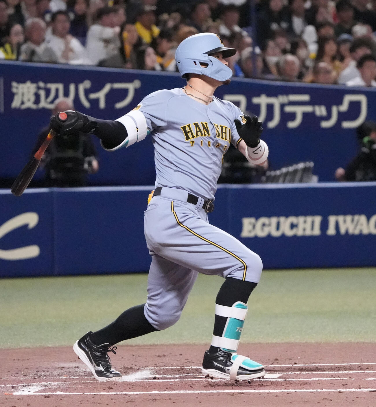 中日対阪神　2回表阪神無死、安打を放つ佐藤（撮影・森本幸一）