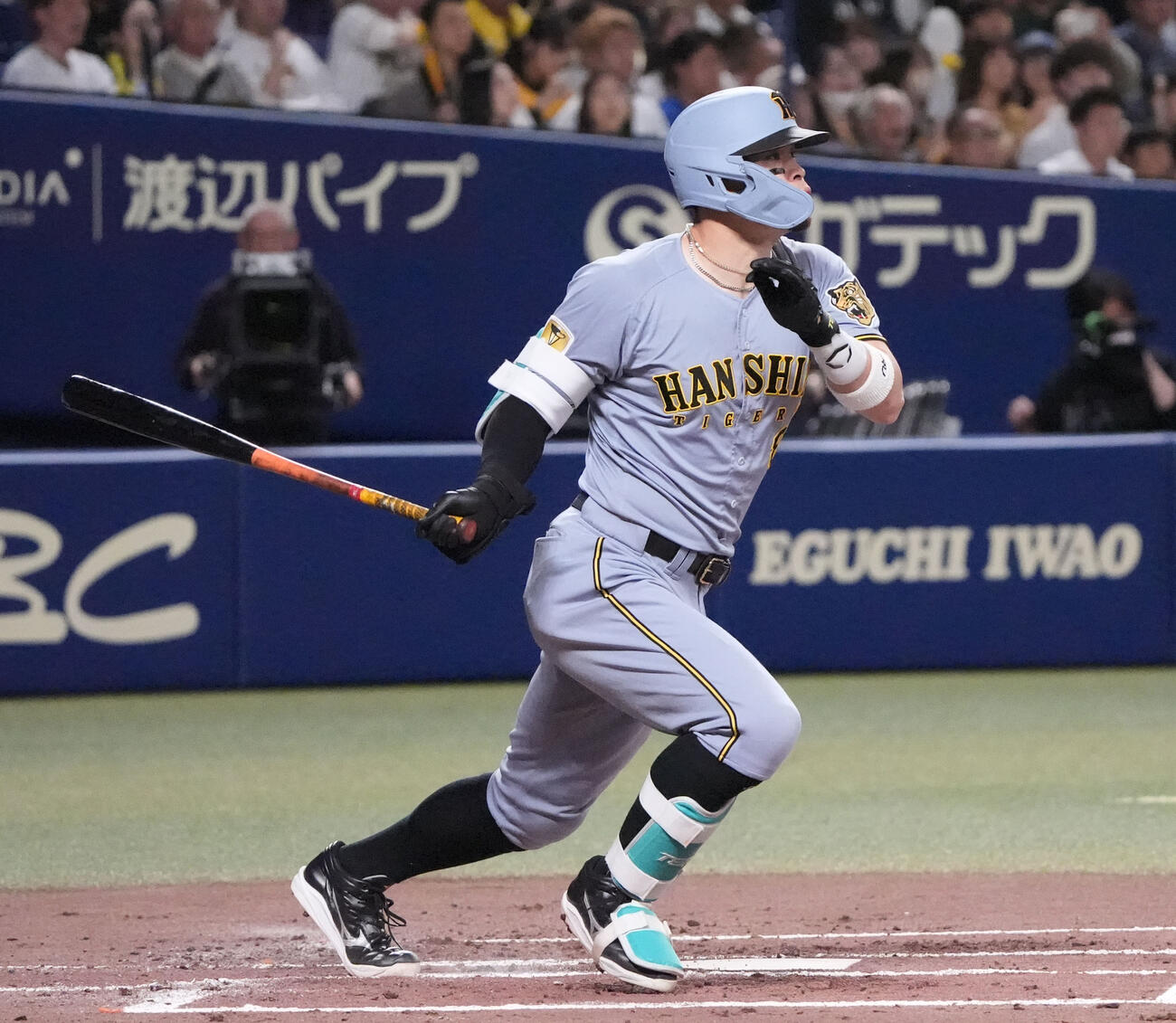 中日対阪神　2回表阪神無死、安打を放つ佐藤（撮影・森本幸一）