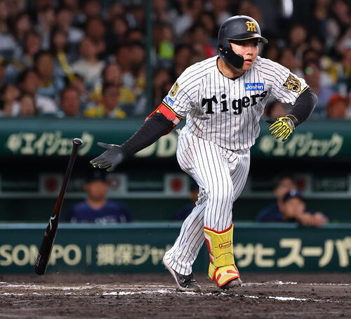 阪神対西武　8回裏阪神2死、嶋村麟士朗は安打を放つ（撮影・上田博志）