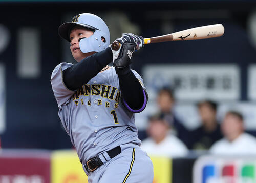 オリックス対阪神　3回裏阪神2死一塁、二塁打を放つ森下翔太（撮影・前田充）