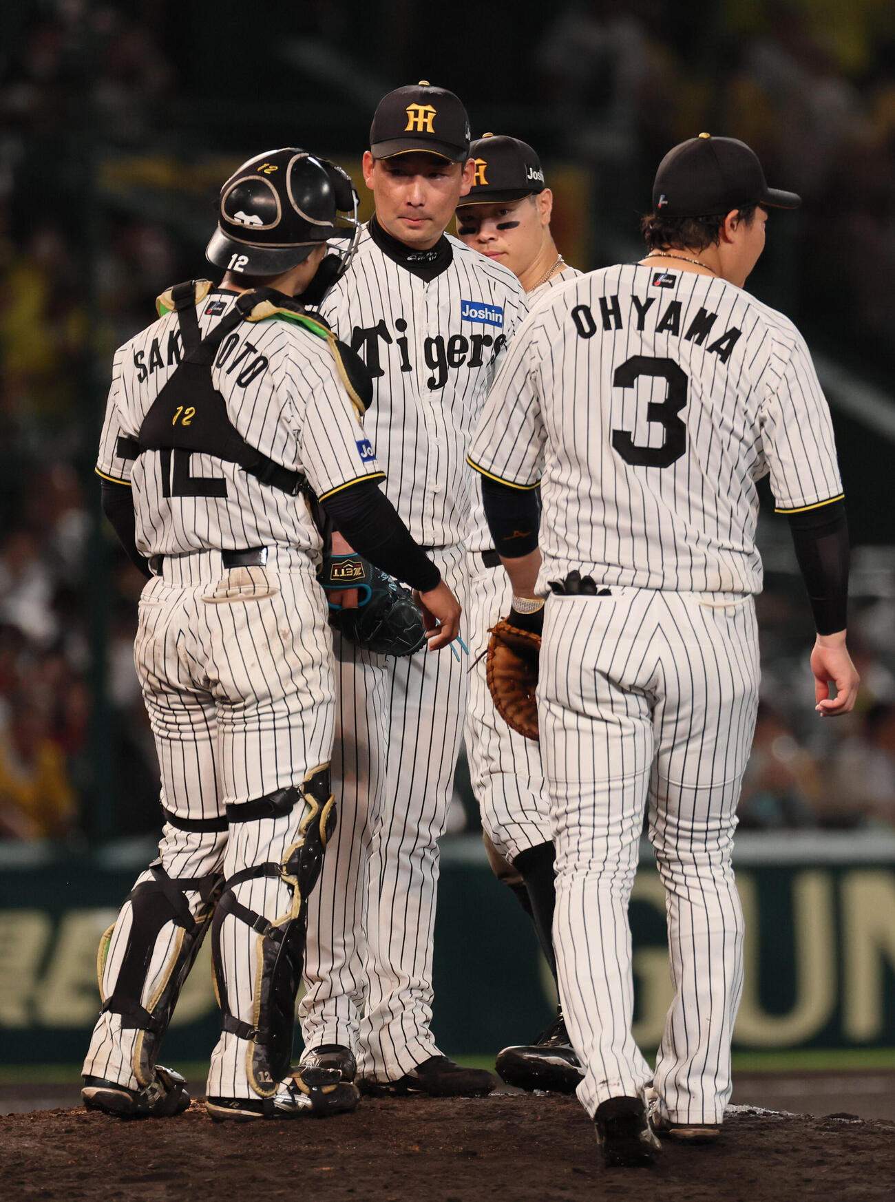 阪神対広島　8回表広島、1点を失った阪神岩崎優（撮影・宮崎幸一）