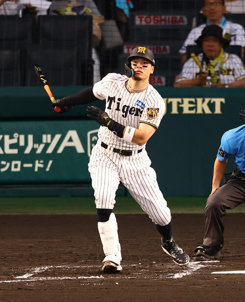 阪神対広島　2回裏阪神無死、佐藤輝明は安打を放つ（撮影・上田博志）