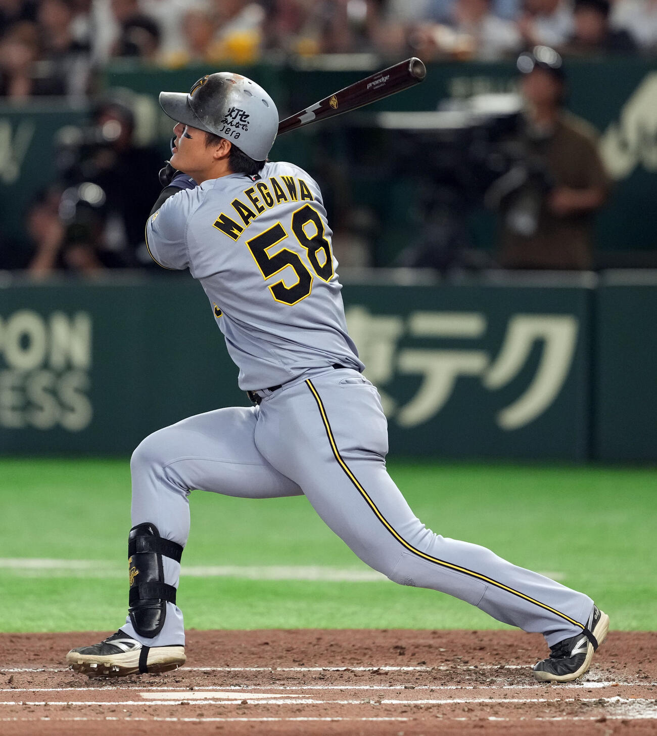 巨人対阪神　2回表阪神1死一塁、先制2点本塁打を放つ前川右京（撮影・たえ見朱実）