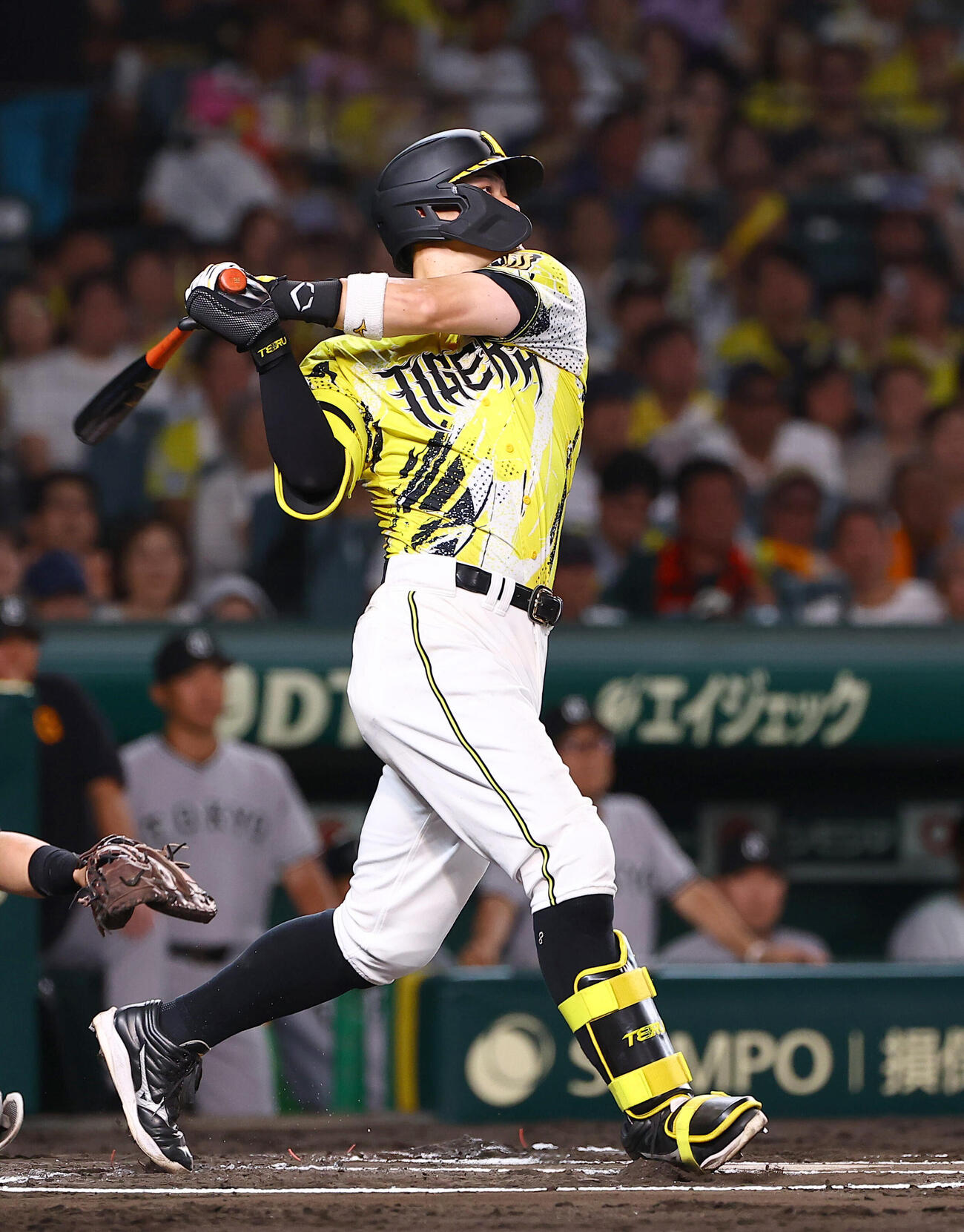 阪神対巨人　6回裏阪神無死、佐藤輝明は先制ソロ本塁打を放つ（撮影・上田博志）