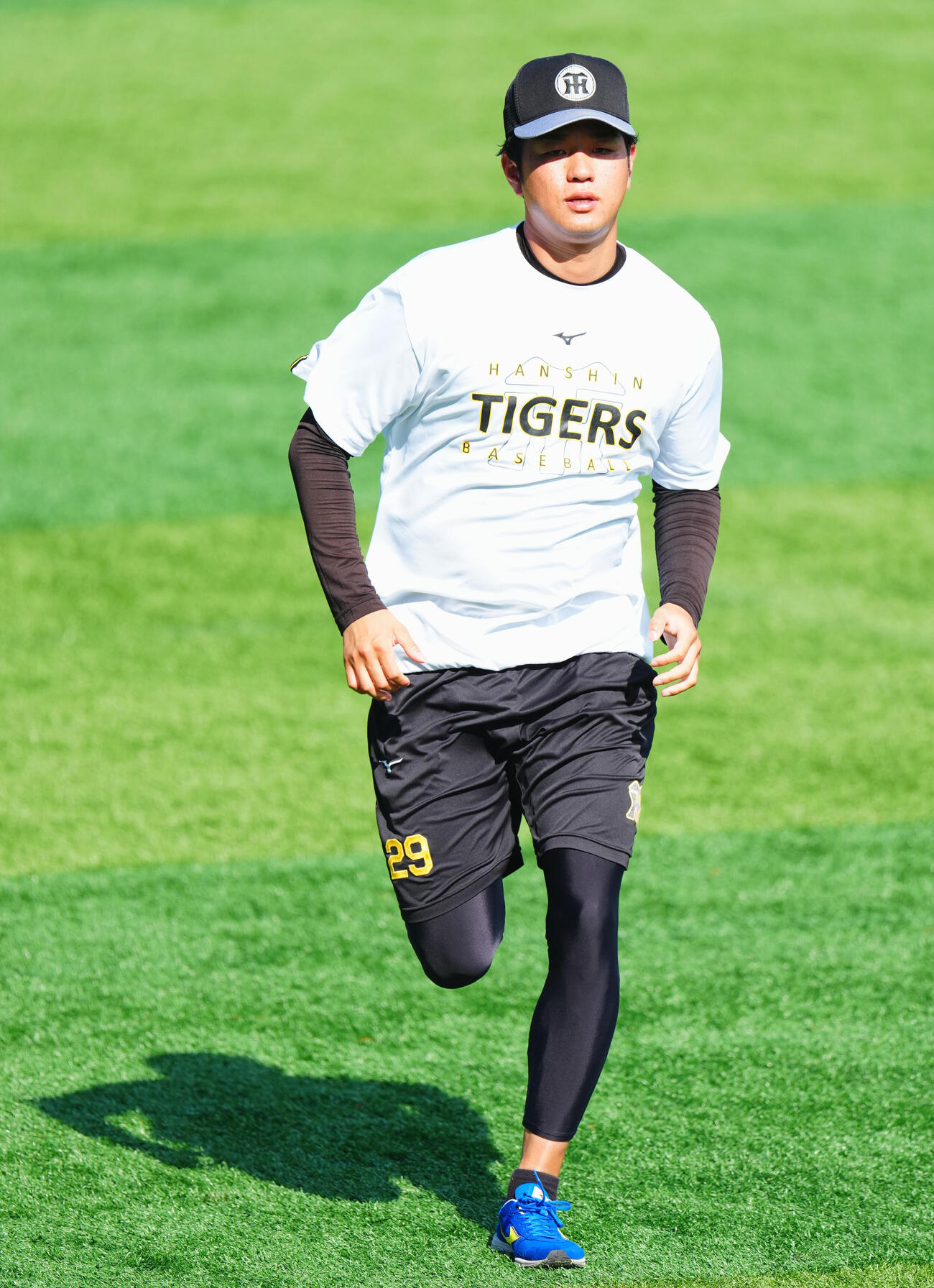 DeNA対阪神　試合前練習を行う阪神高橋遥人（撮影・垰建太）