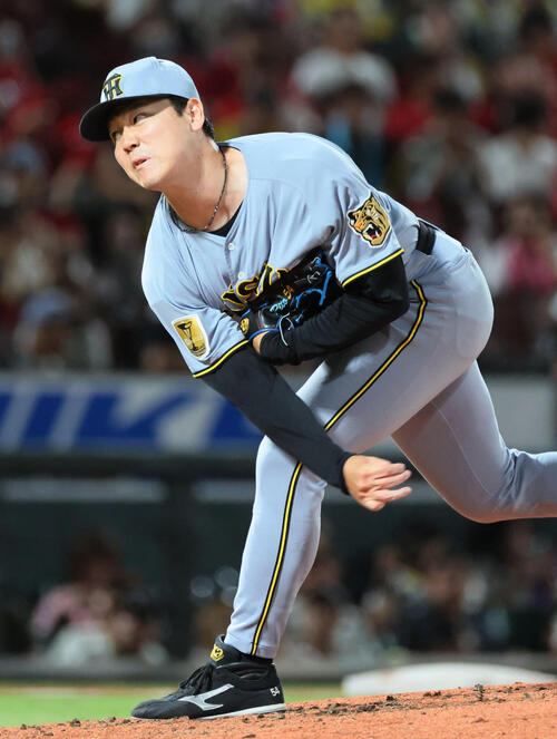 広島対阪神　力投する阪神2番手の木下里都（撮影・加藤孝規）