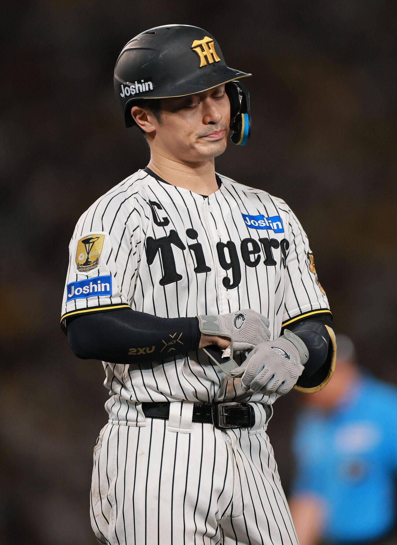 阪神対中日　9回裏阪神2死満塁、坂本誠志郎は右飛に倒れる（撮影・上山淳一）