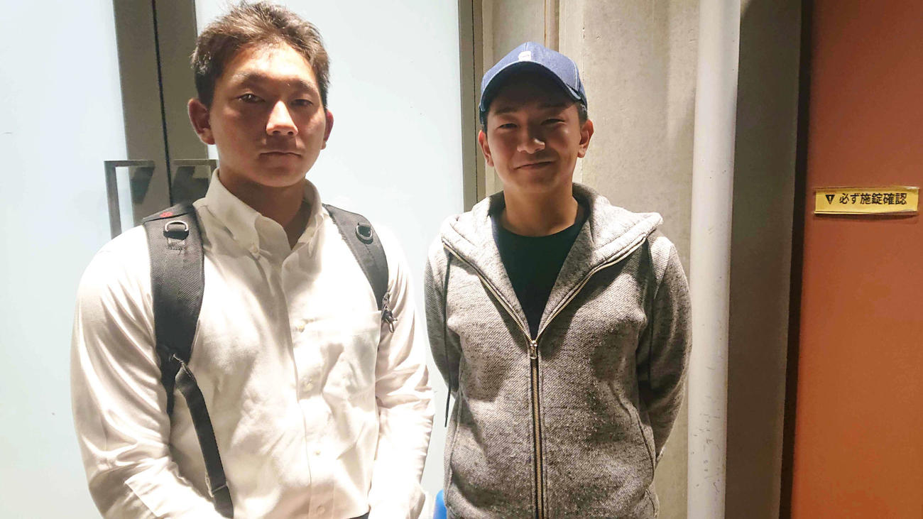 写真左から弟の慶大・章吾と兄の亜大・慎平（撮影・保坂淑子）