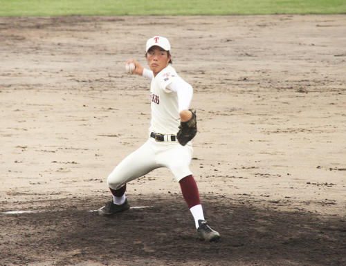 公式戦3試合目の登板ながら、力投を見せたエースの藤原圭一郎
