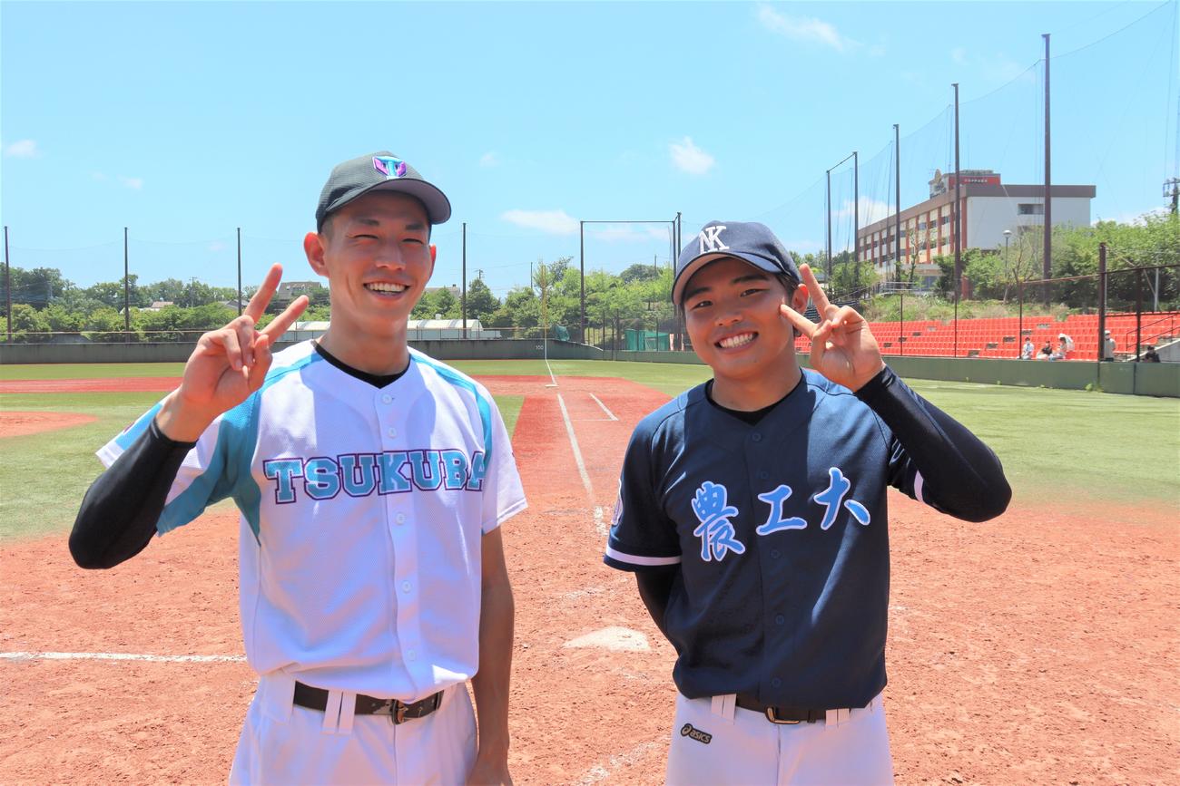 小山台で2年連続の東東京大会決勝進出を果たした會川和希（筑波大・4年＝左）と、安居院勇源（東京農工大・3年）が開幕試合で対戦。「この対決をすごく楽しみにしていた」と2人は笑顔いっぱいで話した