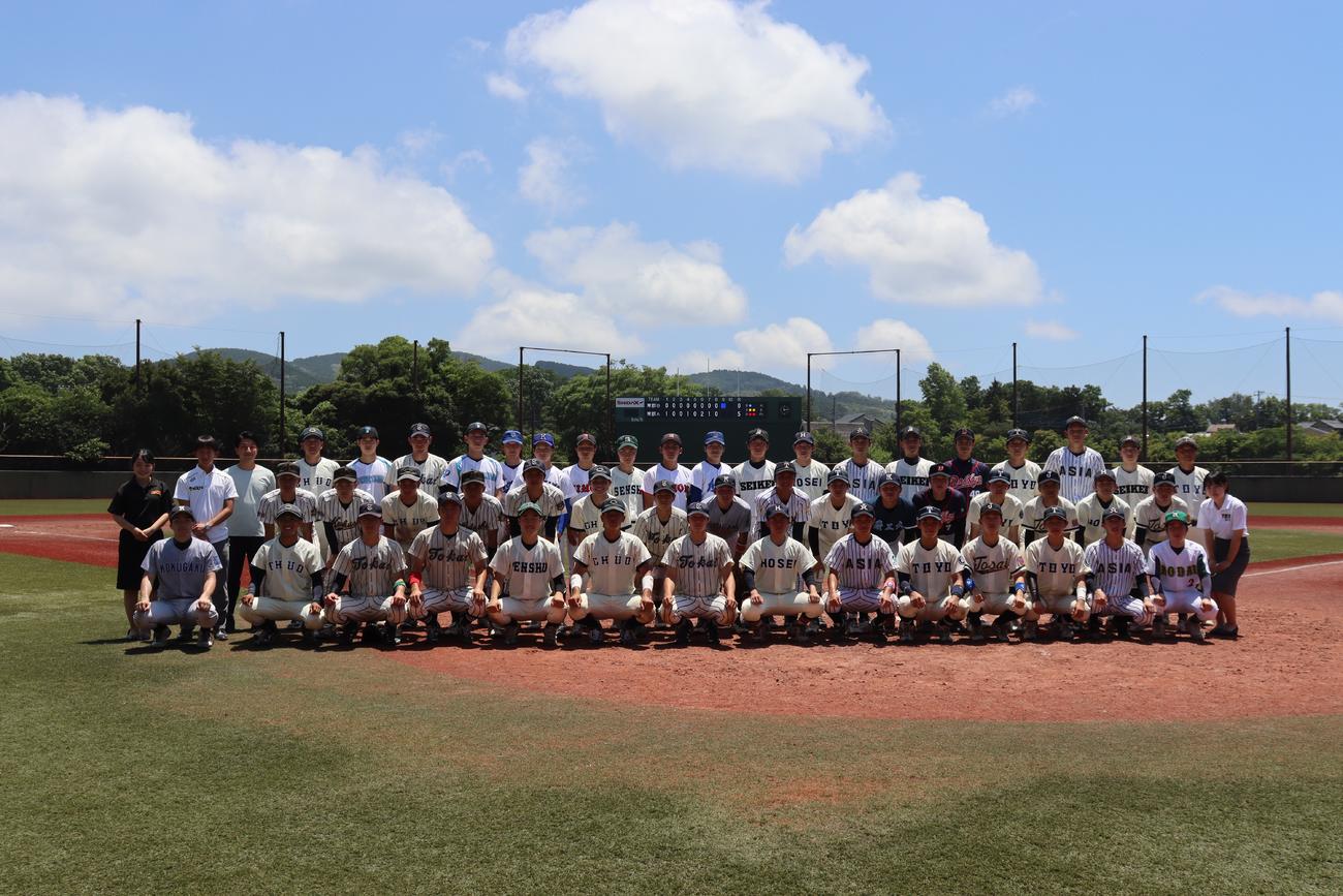 開幕試合では、東都1部から6部までの選抜選手がリーグの枠を超えて真剣に勝負した