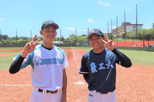 小山台で2年連続の東東京大会決勝進出を果たした會川和希（筑波大・4年＝左）と、安居院勇源（東京農工大・3年）が開幕試合で対戦。「この対決をすごく楽しみにしていた」と2人は笑顔いっぱいで話した