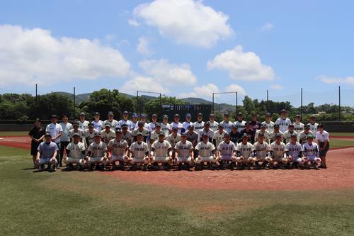 開幕試合では、東都1部から6部までの選抜選手がリーグの枠を超えて真剣に勝負した