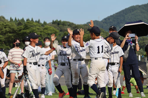 ３年ぶりの開催となったMLBカップ。石巻の広い青空の下で、子どもたちのはじけるような笑顔が輝いた