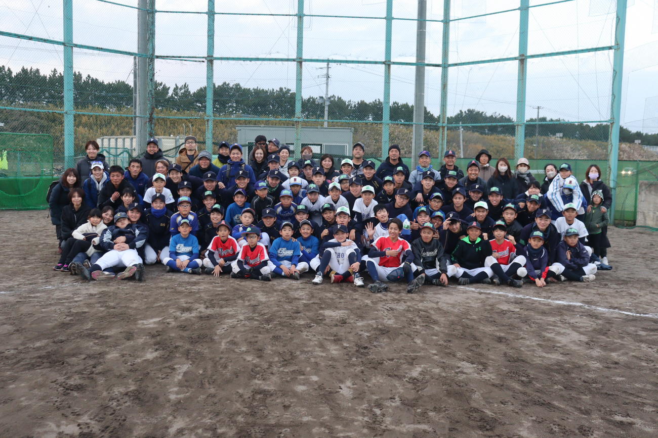 地元少年野球チームを招いての交流活動も盛んに行っている。1月は若林区8チームと一緒に野球を楽しんだ