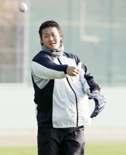 母校大阪桐蔭高校で自主トレを開始した、日ハムの新人中田翔外野手（共同）