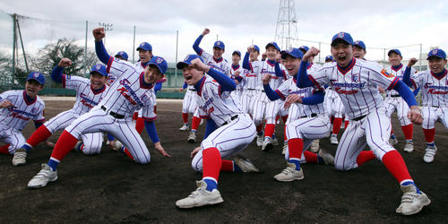 選抜出場を決め喜びを爆発させる下関国際ナイン（撮影・栗木一考）