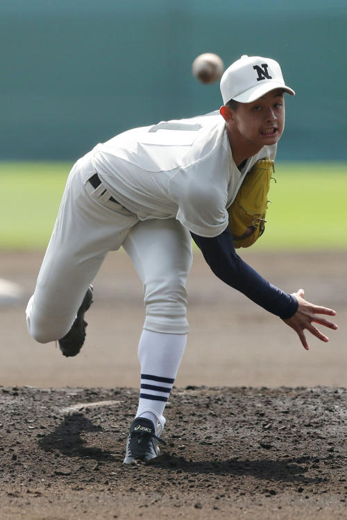 日大三対三重　日大三先発の井上（撮影・前田充）