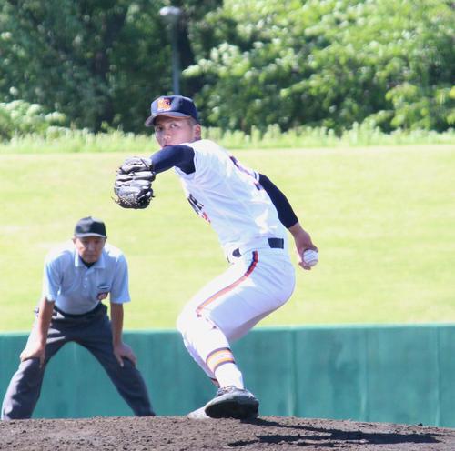 木更津総合対国士舘　先発した木更津総合・野尻（撮影・保坂恭子）