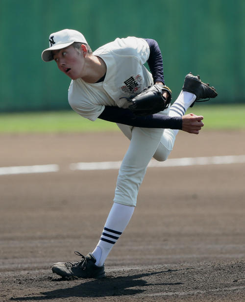 常総学院対日大三　力投する日大三先発の広沢（撮影・足立雅史）