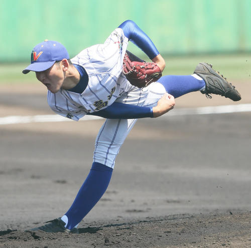 木更津総合対高崎健康福祉大高崎　力投する高崎健康福祉大高崎先発の吉田（撮影・足立雅史）